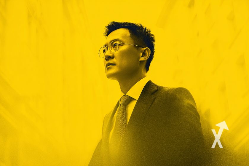 CZ Zhao sur fond jaune