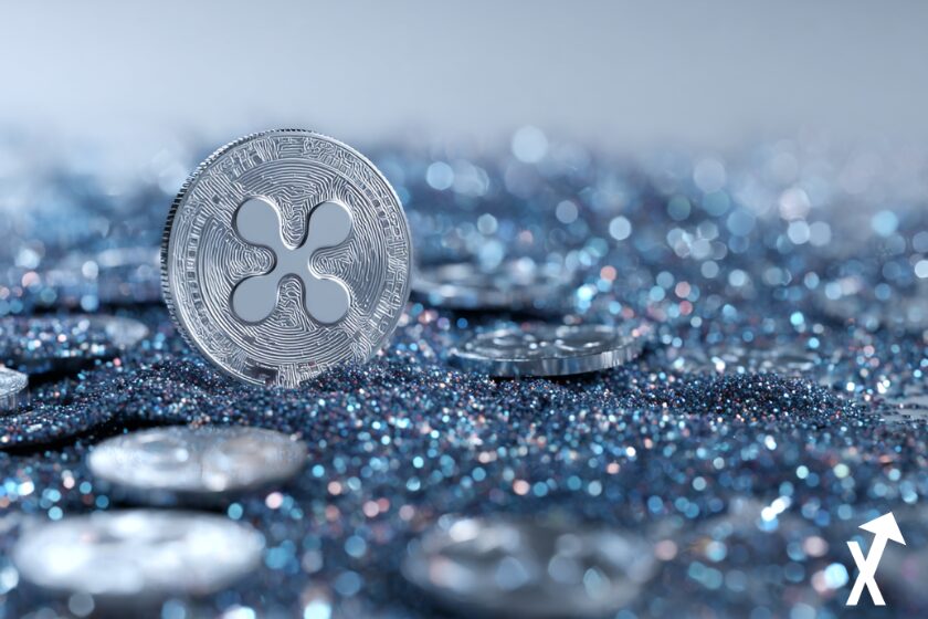 xrp coin silver sur fond fond argenté entouré de jetons