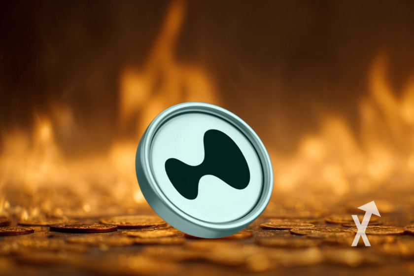 coin hyperliquid HYPE sur un fond avec flammes