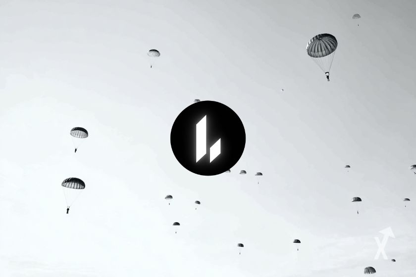 Des parachutes dans un ciel blanc avec le logo Lighter au milieu