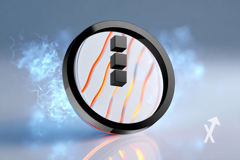 coin Night Midnight sur un fond gris avec fumée bleue et lumières oranges