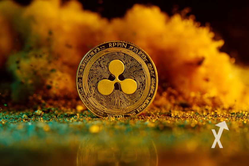 xrp coin avec de la fumée orange sur un fond noir et vert