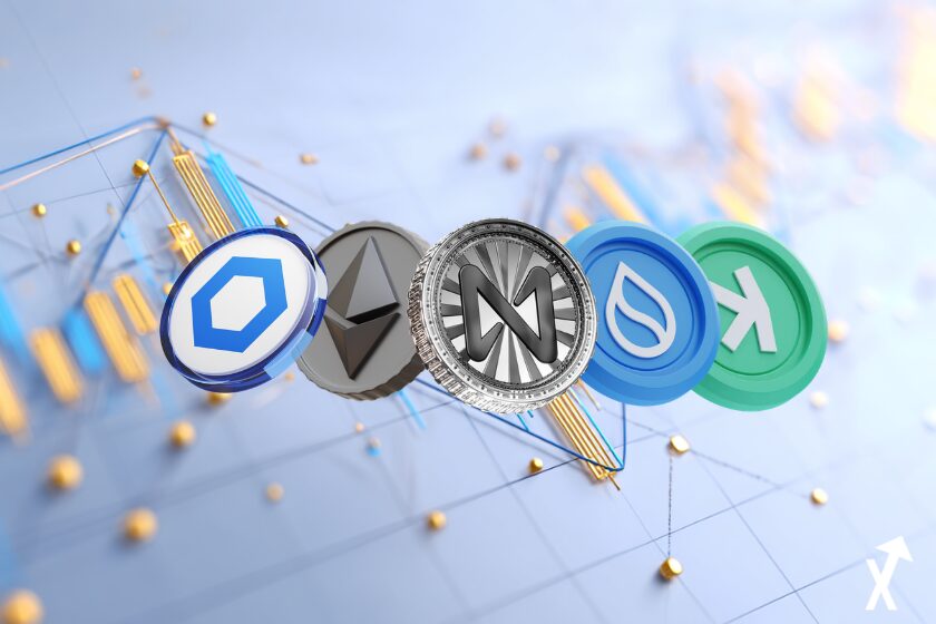 Cinq tokens crypto lumineux au-dessus d'un graphique trading avec triangles ascendants et wedges, palette bleu néon et or, fond blanc épuré, style illustration éditoriale financière, ultra propre Ethereum, Chainlink, Sui, Kaspa, NEAR