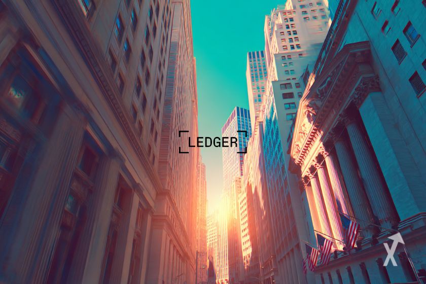 A famosa Wall Street em Nova Iorque com o log&oacute;tipo da Ledger no centro da imagem.