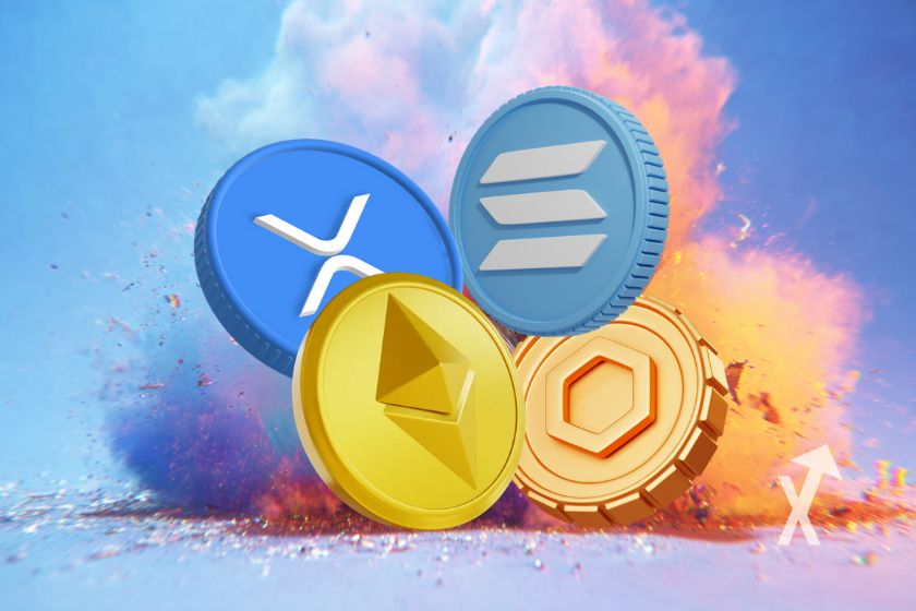 4 M&uuml;nzen (ETH, SOL, XRP, Link) &uuml;ber farbenfrohe Rauchwolke.