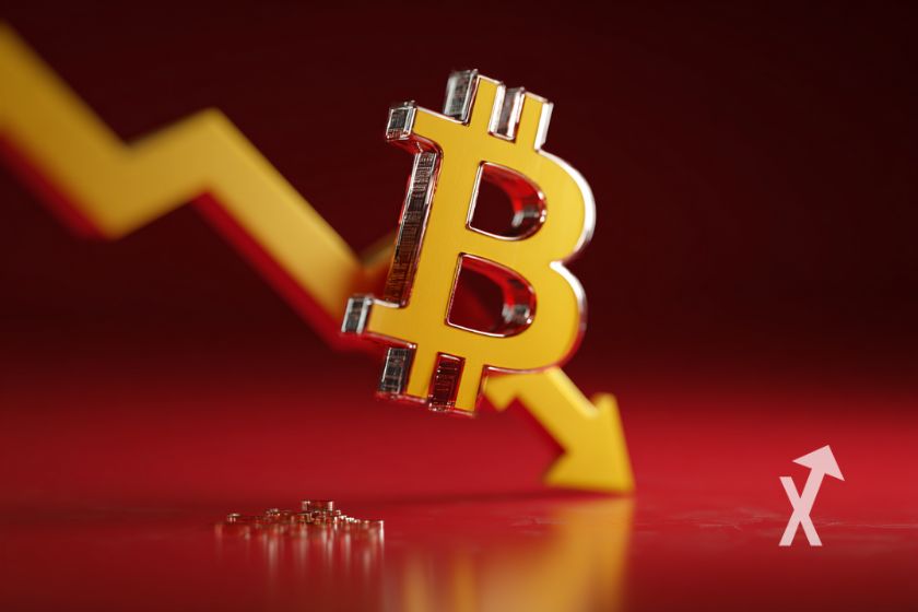 Bitcoin logo en jaune avec fleche trendline en jaune qui descend sur un fond rouge